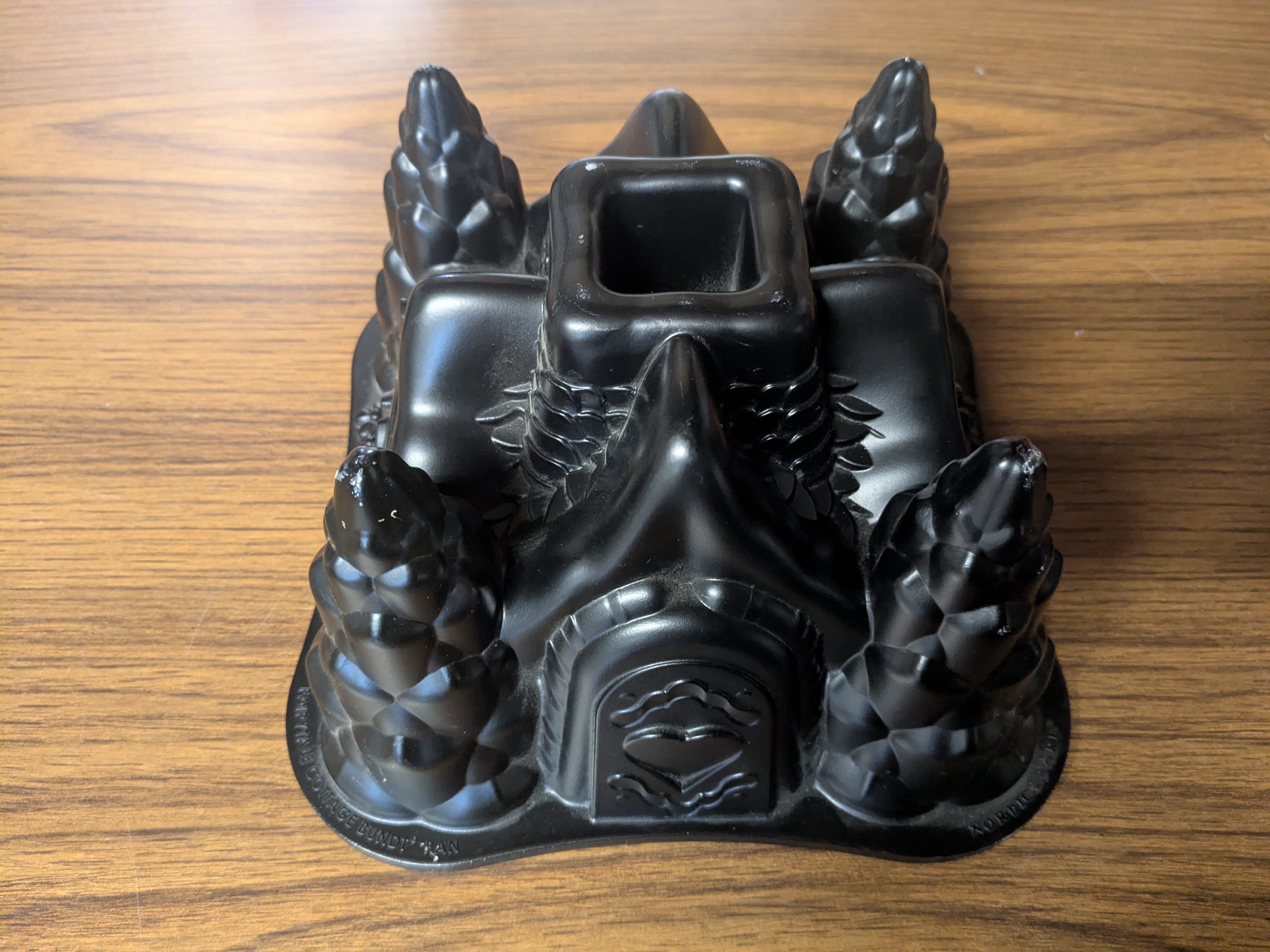 Nordic Ware Fairytale Cottage Bundt Pan, 10 cup capacity, like new